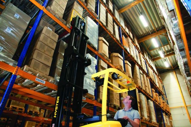 wysokie-skladowanie-wozek-widlowy