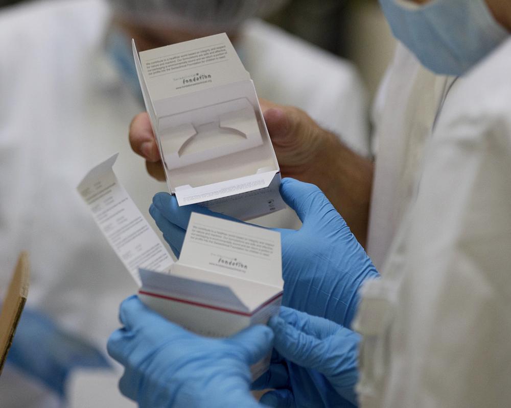 pakowanie kosmetykow do pudelek 2025