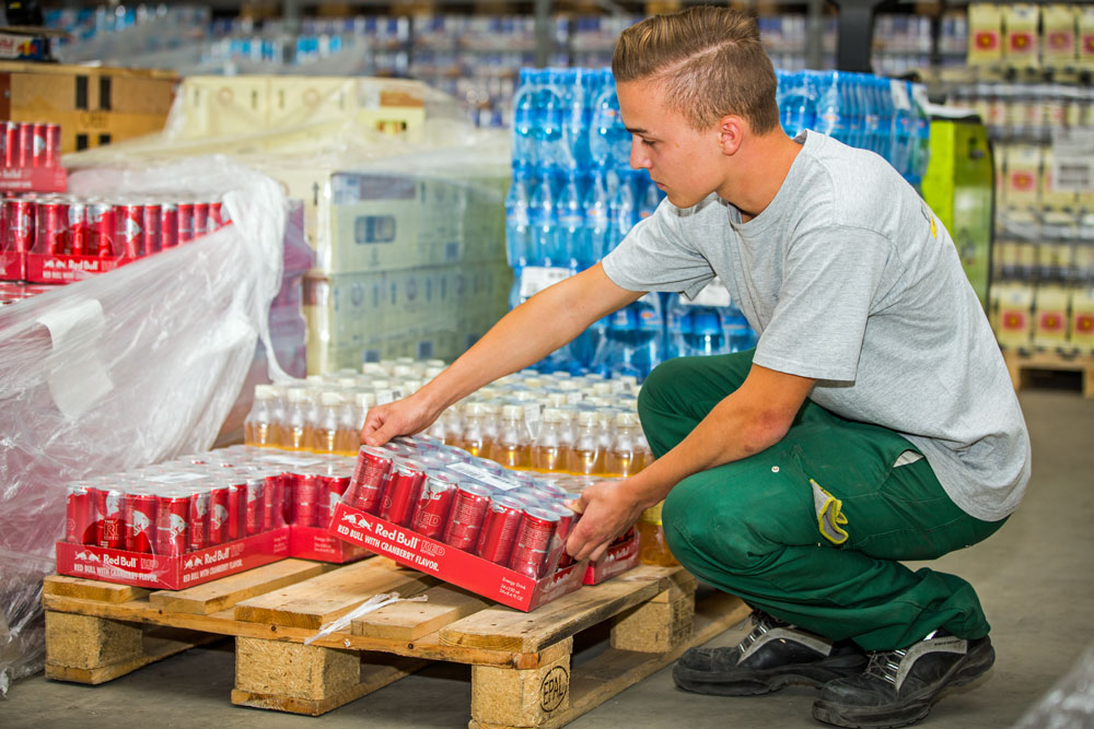 zbieranie zamowien na magazynie hurtownia napojow Islandia 2026